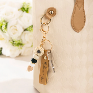 Personalized PU leather keychain with engraved name, birth flower, and daisy bead pendant - birthday gift for friends, Anniversary Gift