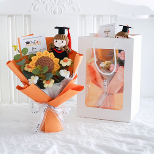 Personalized Crochet Graduation Bouquet Doll - Class of 2026 Keepsake